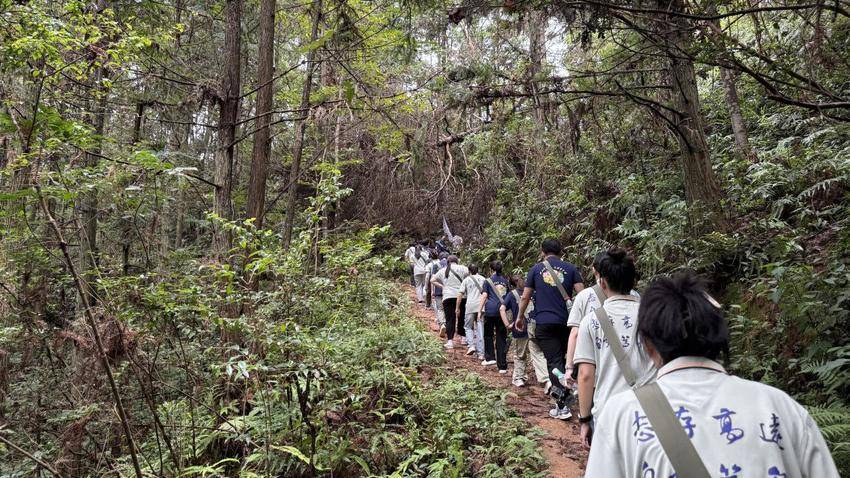 赓续红色血脉 锻造时代新人.docx